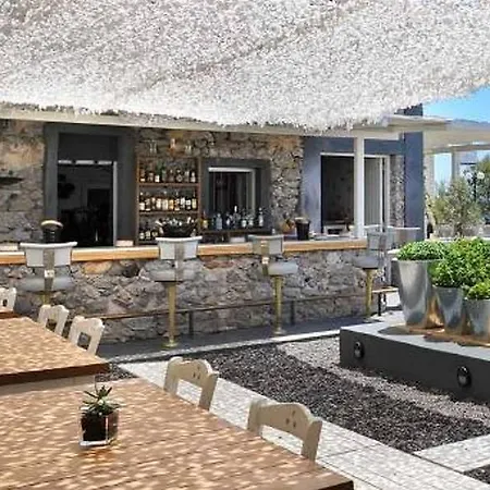 Anemos Lounge מלון